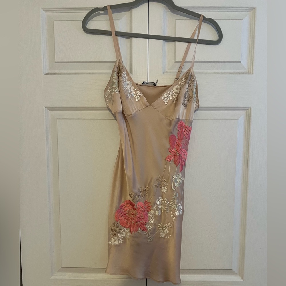 JOSIE NATORI Silk Slip Dress with Embroidered Floral Detail Size Small EUC